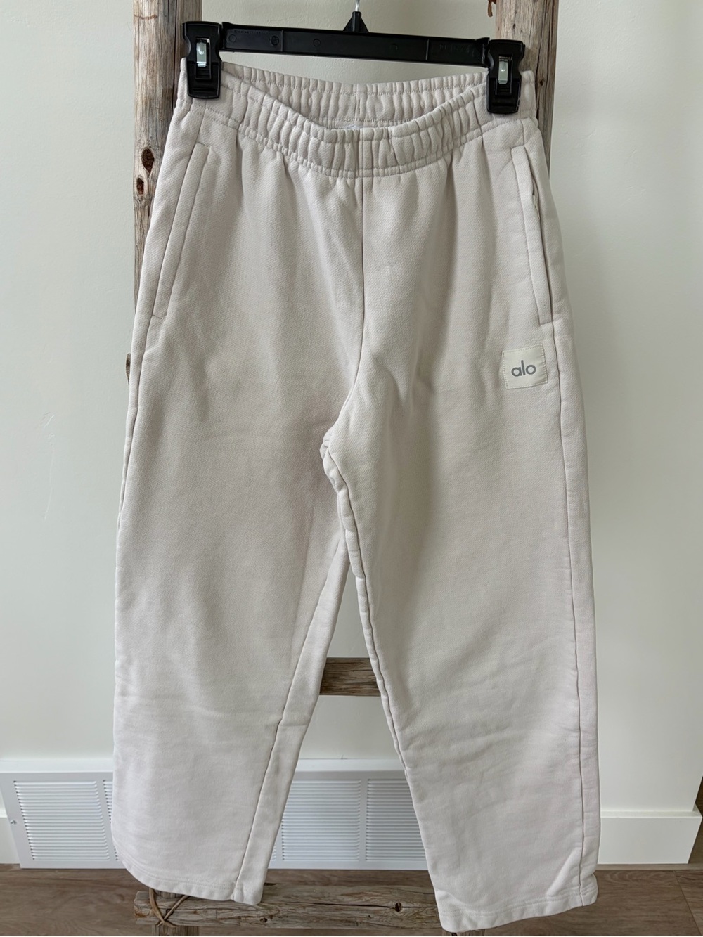 ALO Yoga Cream Sweatpants